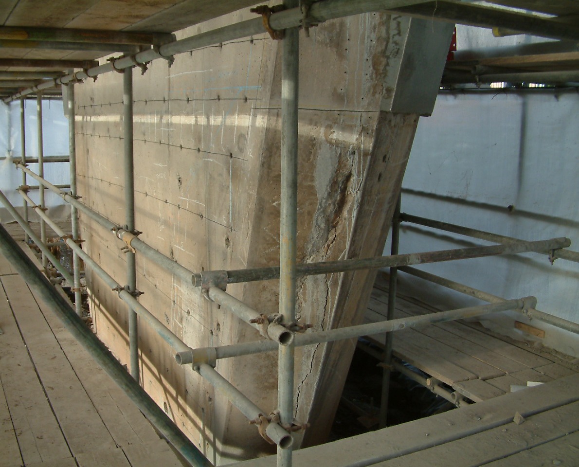 Case studies of hybrid and galvanic systems on bridge structures - whiteadder Pier cracking 2007 CROPPED2